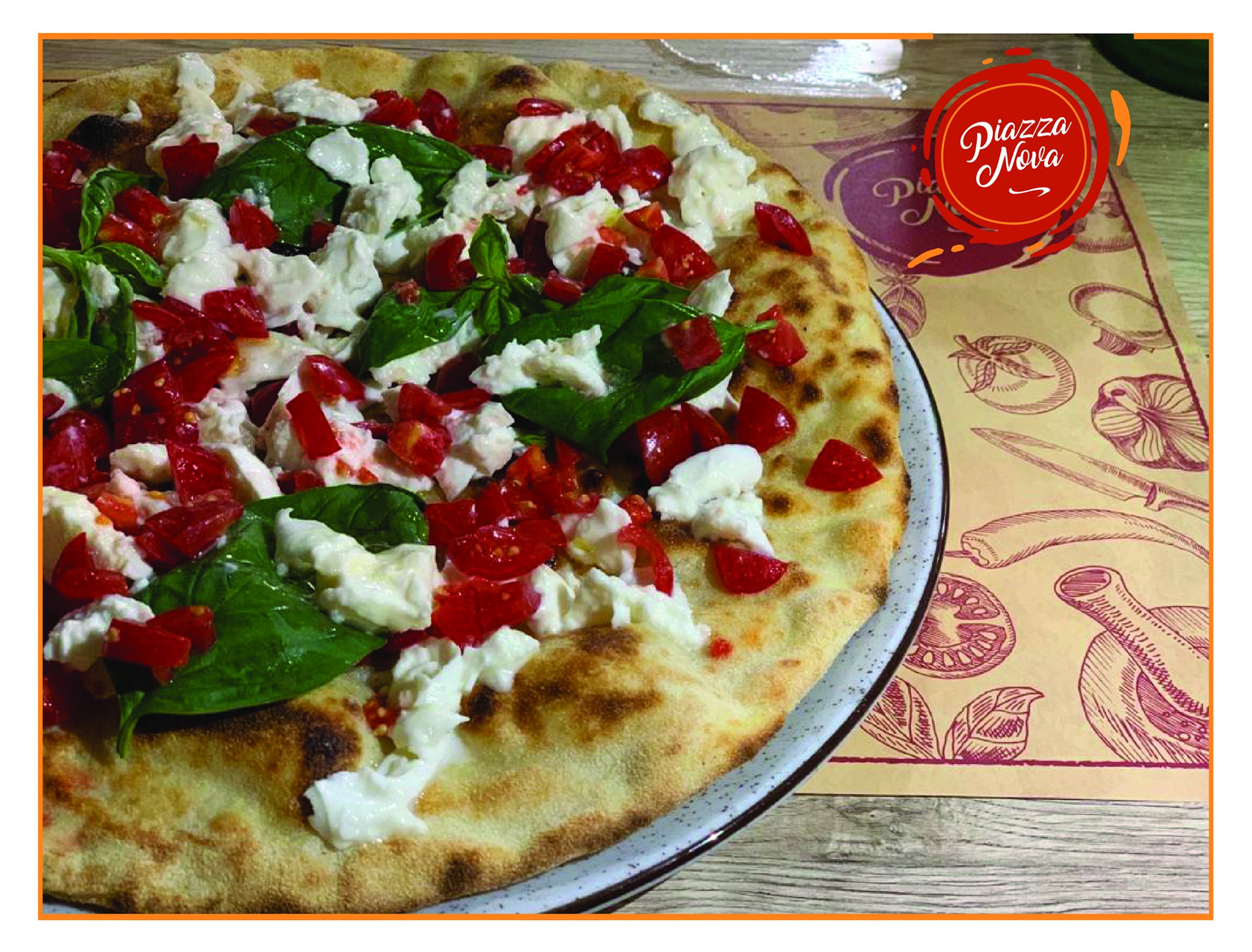 Pizza con mozzarella e pomodorini